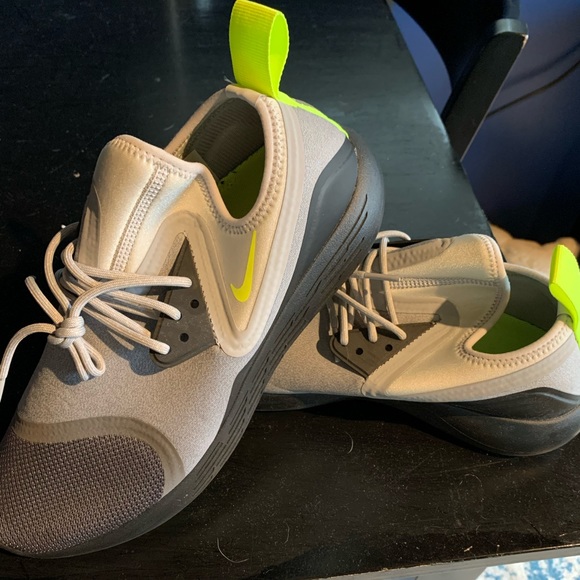 Men’s 10.5, run small and narrow - Picture 1 of 5